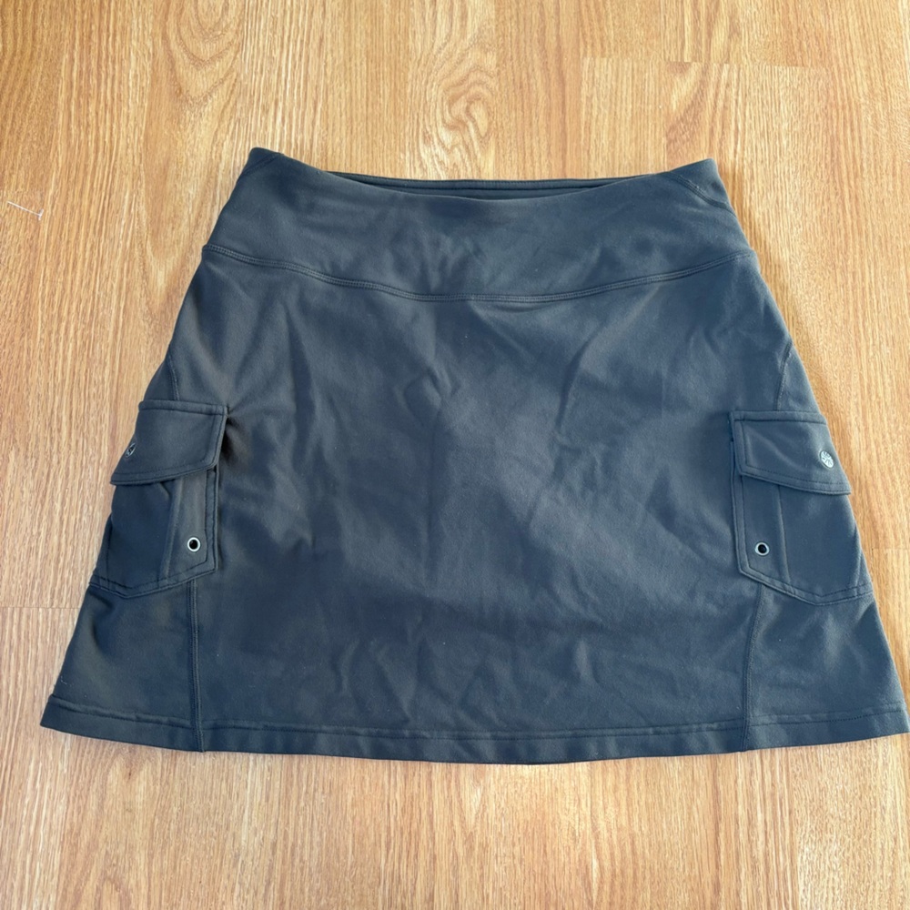 Athleta Athleisure Skirt Skort in Grey with Built In Shorts and Pockets Size S